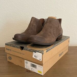 NEW IN BOX Born Kerri Boot